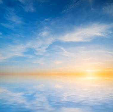 Gündüz gökyüzü manzarası. Doğa arka plan sahnesi.