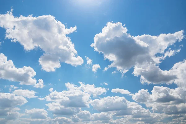 Głęboko Błękitne Niebo Letnie Słońce Krajobraz Przyrody — Zdjęcie stockowe