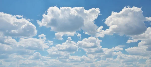 昼間の空のパノラマ 自然背景シーン — ストック写真