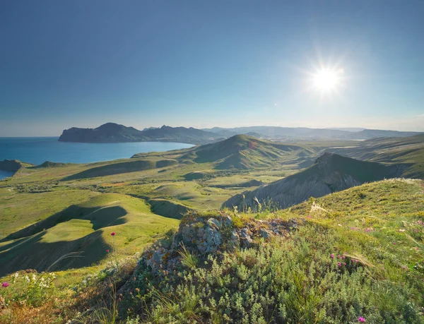 Zee Bergen Ontspringen Baai Samenstelling Natuurlandschap — Stockfoto