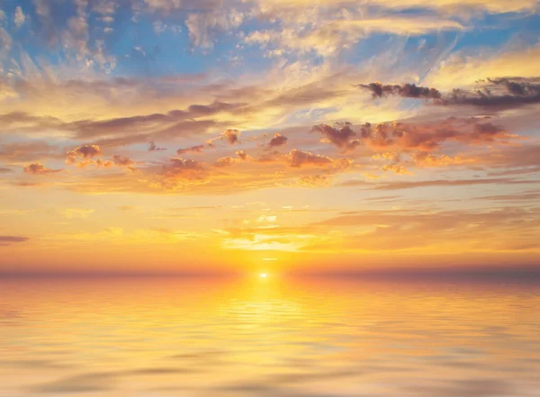 Sommerhimmel Hintergrund Bei Sonnenuntergang Zusammensetzung Der Natur — Stockfoto