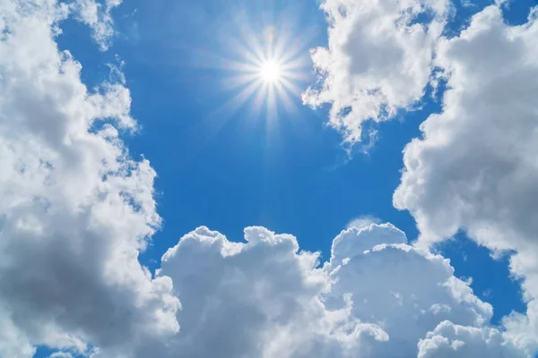 Céu Azul Profundo Sol Durante Dia Cena Natureza — Fotografia de Stock