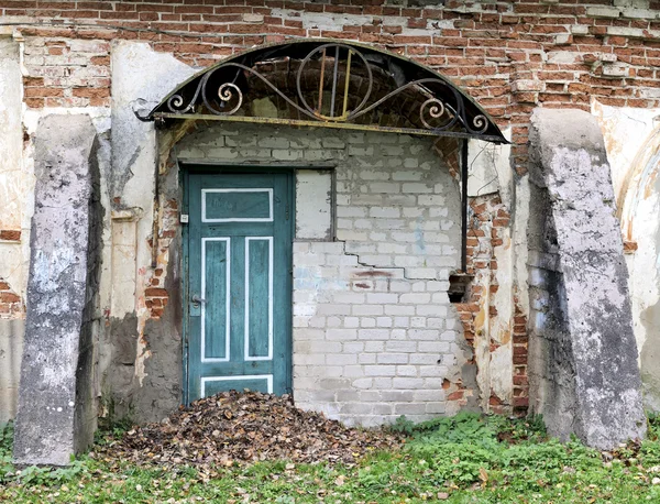 Rovine di una vecchia fucina — Foto Stock