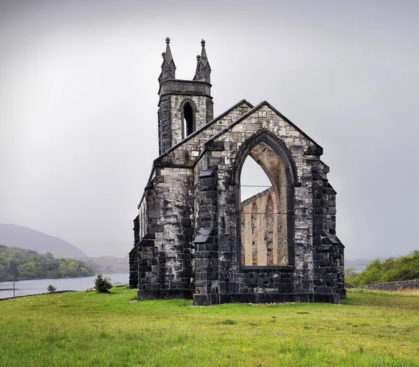 Den gamla ruin kyrkan vid dunlewey — Stockfoto