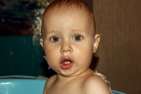 Baby bathing in tub — Stock Photo, Image