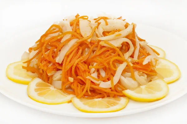 Karottensalat mit Tintenfisch — Stockfoto