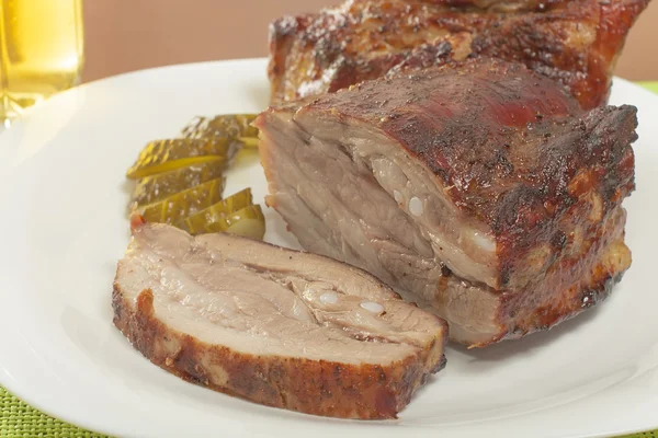 Geroosterde varkensvlees belly op de grill — Stockfoto