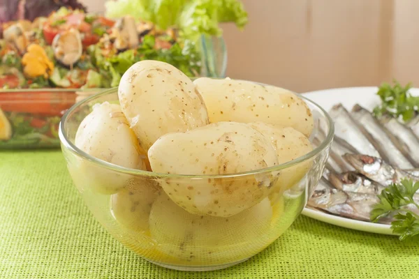 Unga kokt potatis — Stockfoto