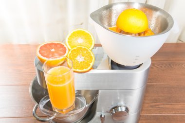 mutfak robotu ile narenciye sıkacağı