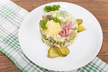 mayonezli Rus salatası