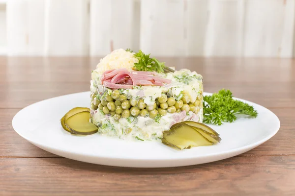 Salată rusă cu maioneză — Fotografie, imagine de stoc