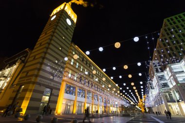 gece şehir merkezinde iş