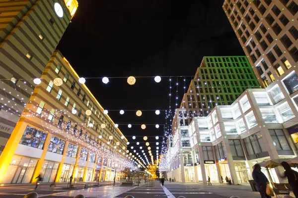 Obchodní centrum města v noci — Stock fotografie