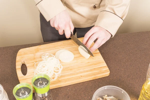 Cocine los anillos de cebolla picada — Foto de Stock