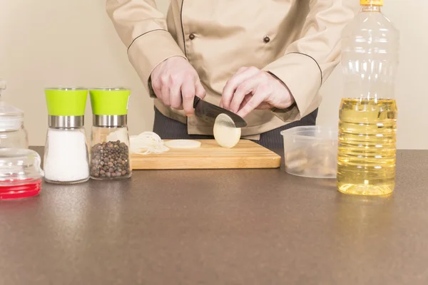 Cocine los anillos de cebolla picada — Foto de Stock