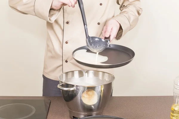 Freír cocinar panqueques — Foto de Stock