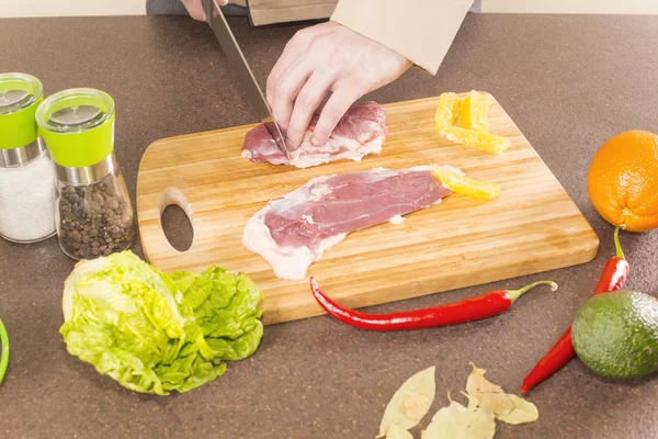 Cook duck breast cuts the — Stock Photo, Image