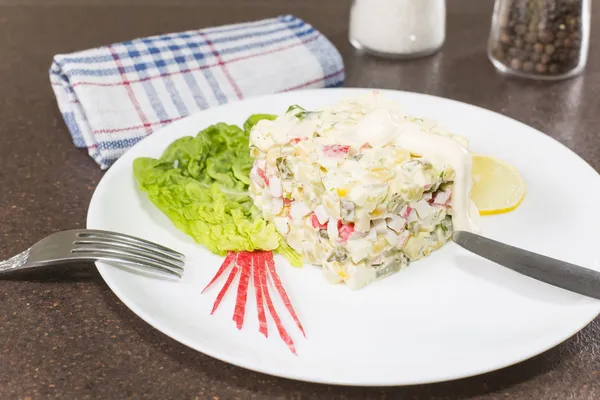 Salada com carne de caranguejo — Fotografia de Stock