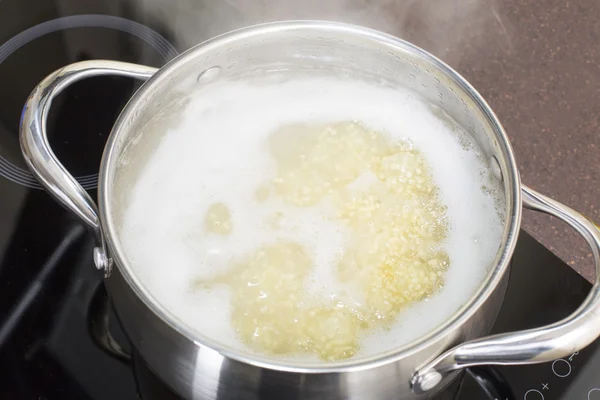 Boiling millet porridge — Stock Photo, Image