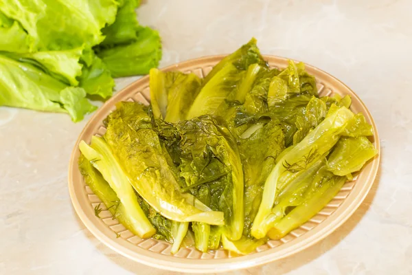 Freshly Salted lettuce leaves — Stock Photo, Image