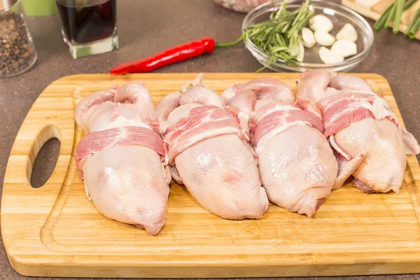 Quails a whole bird and products for stuffing — Stock Photo, Image