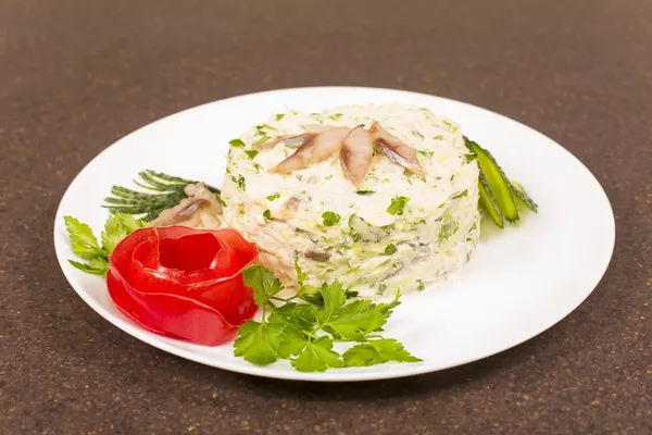 Salada de repolho e arenque — Fotografia de Stock