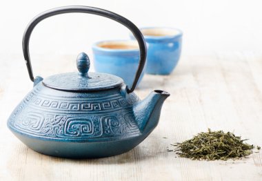 çaydanlık ve yeşil çay