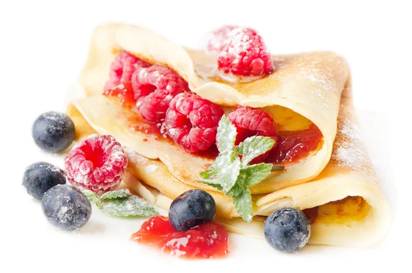 Crepes with raspberries and blueberries — Stock Photo, Image