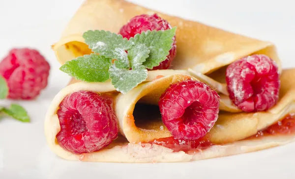 Crepes with raspberries — Stock Photo, Image