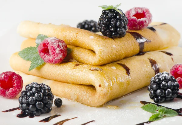 Crepes with berries — Stock Photo, Image