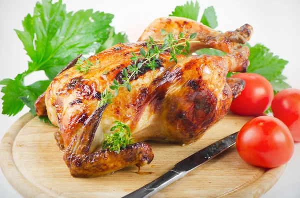 Pollo asado con tomates —  Fotos de Stock