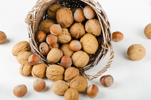 Frutos secos en cesta — Foto de Stock