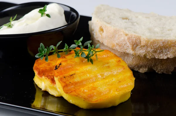 Breakfast - cheese and bread — Stock Photo, Image