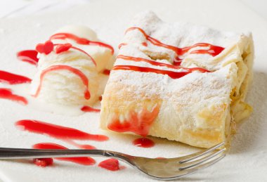 elmalı turta ve dondurma