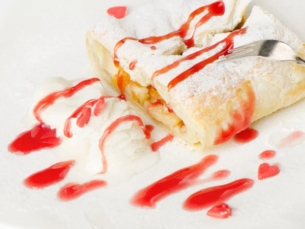 elmalı turta ve dondurma