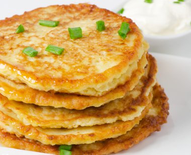 Ekşi kremalı patatesli gözleme.