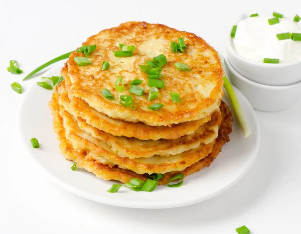 Pancake di patate con panna acida — Foto Stock