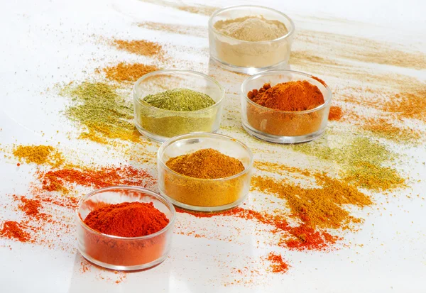 Färgstarka kryddor — Stockfoto