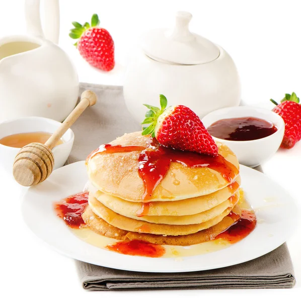 Pancakes with strawberries — Stock Photo, Image