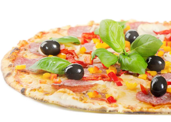 Pizza isolerad på vitt — Stockfoto