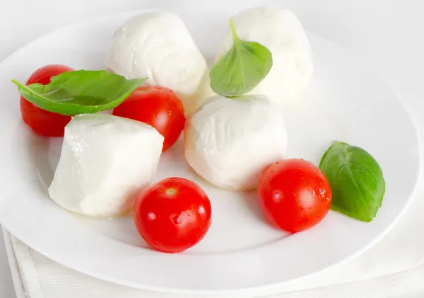 Hälsosam mat - italiensk sallad — Stockfoto