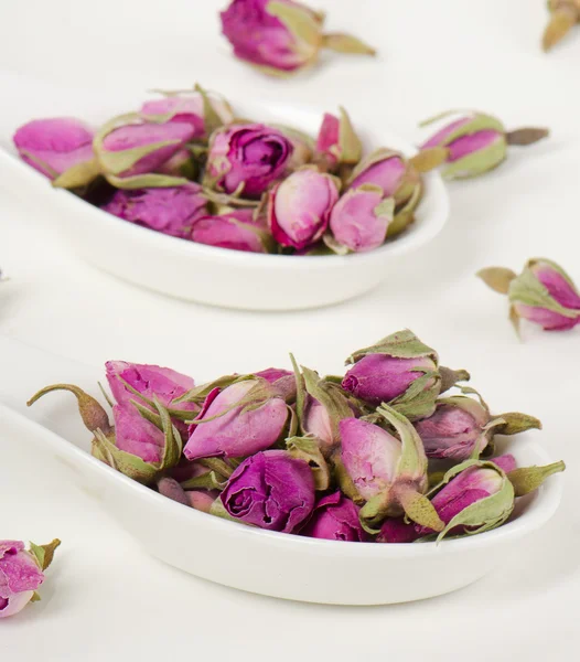 Tee aus getrockneten Rosen — Stockfoto