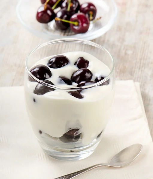 Yoghurt med bär — Stockfoto