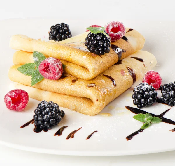 Crepes with berries — Stock Photo, Image