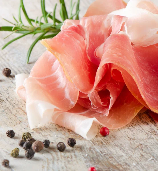 Slices of ham and herbs — Stock Photo, Image