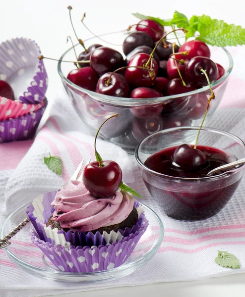 Cupcake with cherry — Stock Photo, Image