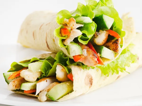Tortilla wraps with chicken — Stock Photo, Image