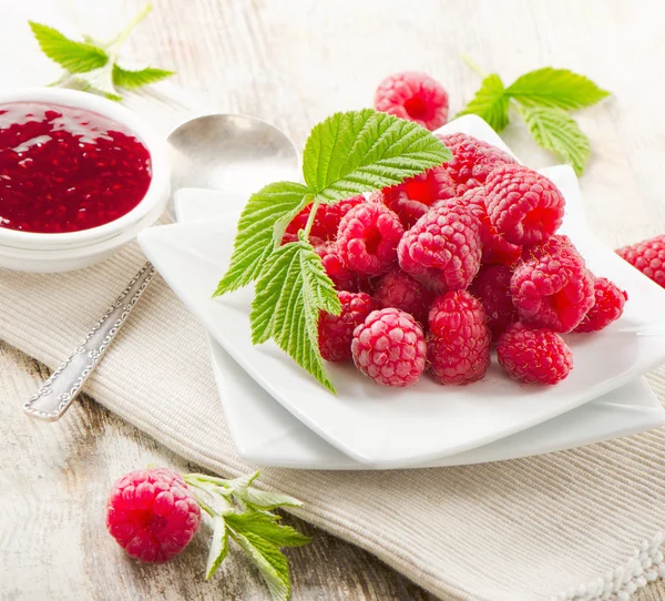 Fresh raspberries . — Stock Photo, Image