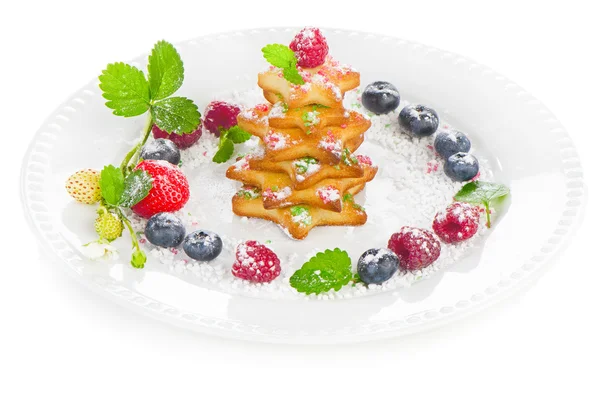 Christmas dessert - tree of chookies with berries and mint — Stock Photo, Image