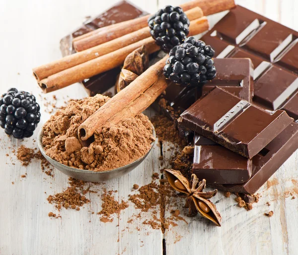 Barra di cioccolato rotta — Foto Stock